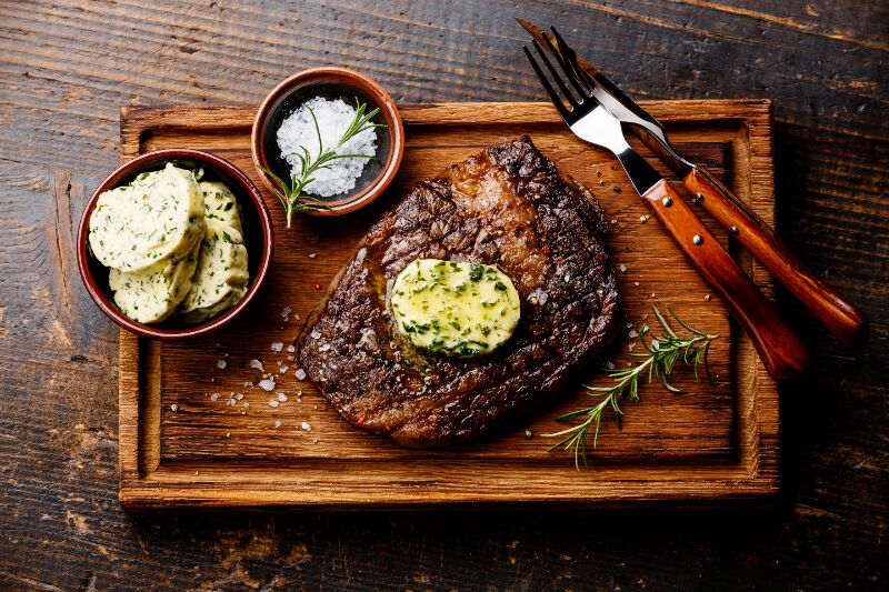 Beef Tenderloin vs Ribeye: Deciphering the Steak Showdown